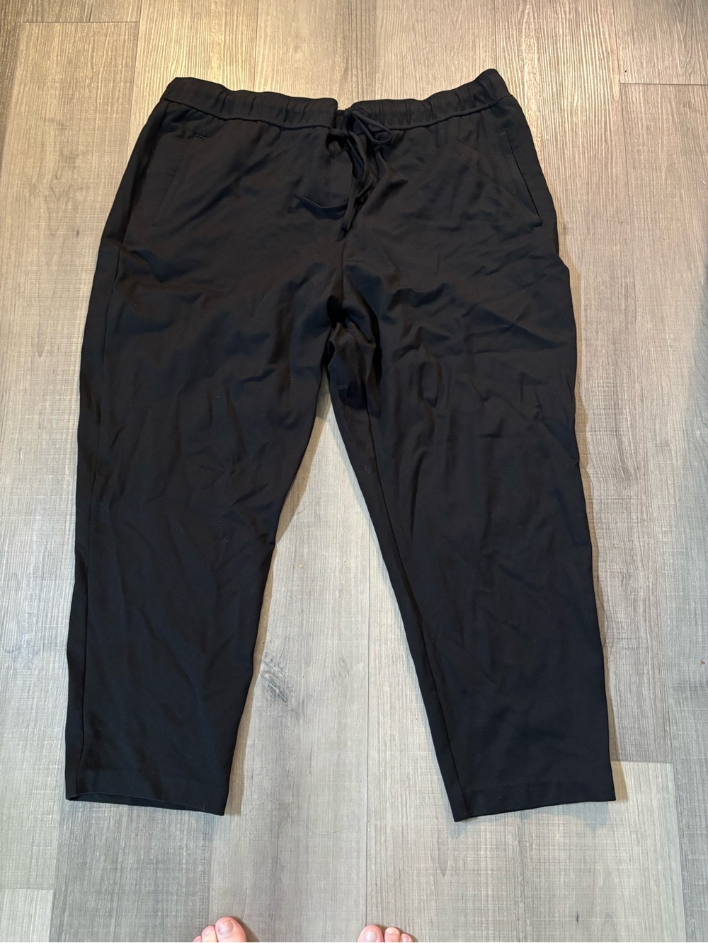 Reitmans Black Women's Tapered Leg Drawstring Trousers